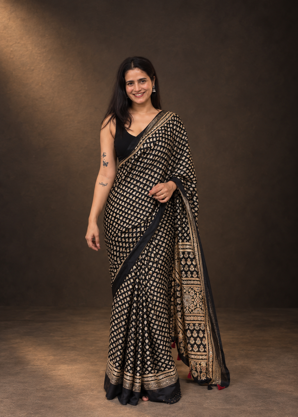 Aarohi black mirroe saree